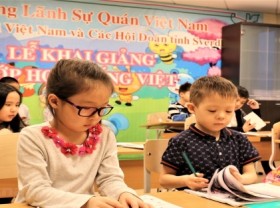 Image: Teaching Vietnamese Abroad A Colorful Challenge
