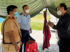 Image: Toll collection suspended in southern Vietnam to facilitate transport of goods