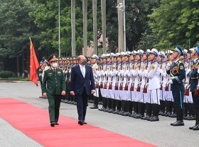 Image: Vietnamese Defence Minister holds talks with British counterpart