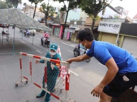 Image: Over 300 Covid-19 checkpoints inside HCMC removed