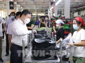 Image: Pandemic keeps over 33,000 Pouyuen workers away from work