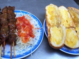 Image: Pocket 40 Snack Shops District 1 Delicious and Cheap