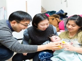Image: South Korean Couple Runs Vietnamese Food Restaurant To Support Single Parents