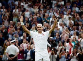 Image: Golden oldie Federer through to 58th Grand Slam quarters