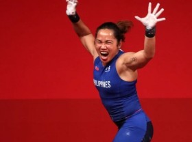 Image: Olympics: Weightlifter Hidilyn Diaz wins first-ever gold for Philippines