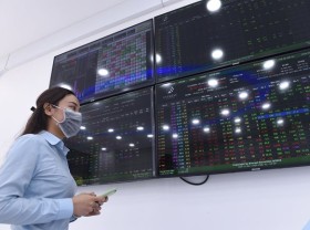 Image: Stock market bounces back strongly
