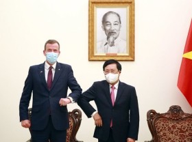 Image: Vietnam thanks Australia for donating 1.5 million vaccine doses