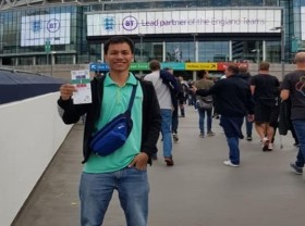 Image: Tour guide keeps passion for travel alive by teaching