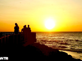 Image: Watching The Dawn At Sam Son One Of The Most Beautiful Beaches in Vietnam