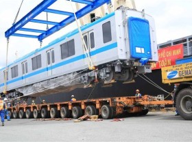 Image: Two more trains for first metro line to arrive in HCMC next week