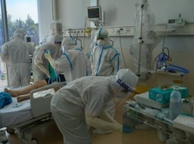 Image: Vietnam's domestic transmission worsens as Covid-19 case count surges by 1,600