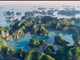 Image: Visit the beautiful neighbor of Halong Bay