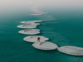 Image: Amazing Salt Island Floating In The Heart of Dead Sea