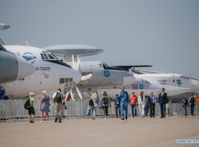 Image: Russia sells arms worth over EUR1 bln at aerospace show