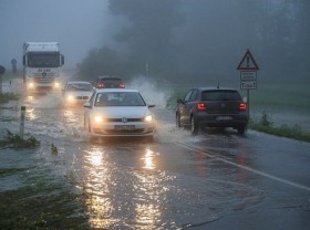 Image: Six dead, 30 missing in Germany as houses collapse in floods