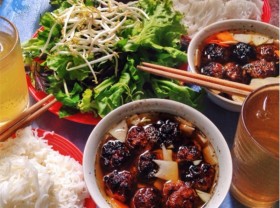 Image: 10 Restaurants deep in a small alley but extremely crowded that gourmets should not miss in Hanoi