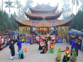 Image: 16 places to pray for fortune and luck are considered the most sacred in Vietnam