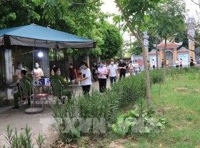 Image: Bac Ninh reopens some non-essential services as Covid-19 situation eases