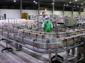 Image: Accompanying enterprises to overcome difficulties amid COVID-19