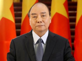 Image: President Nguyen Xuan Phuc extends congratulations to start-up association
