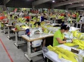Image: Vietnam to prioritise vaccines, tax exemptions, interest rate cuts