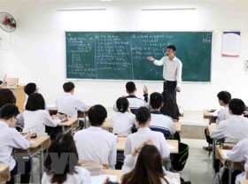 Image: Danang covers tuition fees of students for 2021-2022 school year
