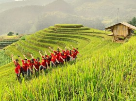 Image: Group of colleagues for 6 years in a row invited each other to the North