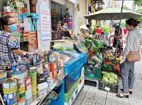 Image: HCMC resumes several essential services