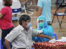 Image: HCMC to make list of people aged over 18 for Covid-19 vaccination