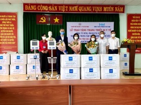 Image: IPV donates ventilators to Thu Duc Medical Center