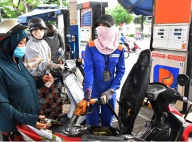 Image: Local oil prices fall slightly
