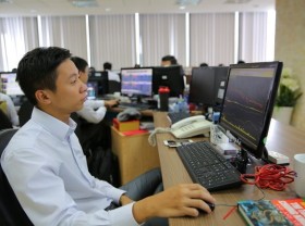 Image: Main index falls slightly