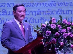 Image: Ambassador congratulates Lao journalists on Media and Publication Day