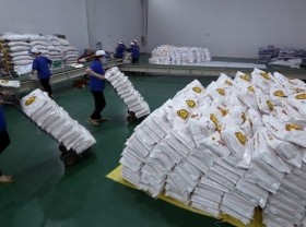 Image: Hanoi donates 6,000 tonnes of rice to Ho Chi Minh City, Binh Duong province
