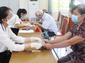 Image: Hanoi offers over US$33 million worth of financial aid to pandemic-hit people
