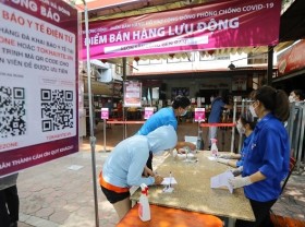 Image: Hanoi opens mobile sales points for residents amid social distancing period