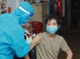 Image: Over 5 million people get COVID shots in Ho Chi Minh City