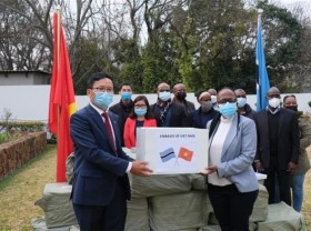 Image: Overseas Vietnamese Donates Face Masks to Namibia and Botswana
