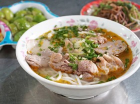 Image: Noodle dishes in the Central region captivate diners