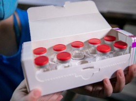 Image: Some 500,000 more Covid vaccine doses arrive in Vietnam