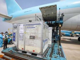 Image: Some 600,000 more AstraZeneca doses arrive in Vietnam