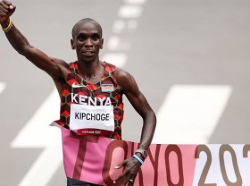 Image: Kenya's Eliud Kipchoge delivers masterclass to retain Olympic marathon title