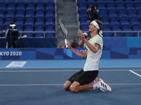 Image: Olympics: Alexander Zverev wins gold in men's singles tennis