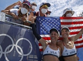 Image: Olympics: Team USA defeat Australia to clinch gold in women's beach volleyball
