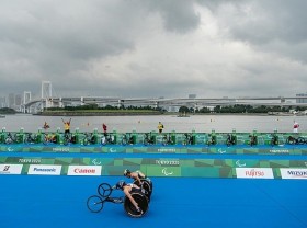 Image: Paralympics: Thrilling sprint finish sees Kendall Gretsch beat Lauren Parker to tape