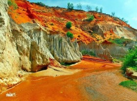Image: The stream is orange-red in Binh Thuan