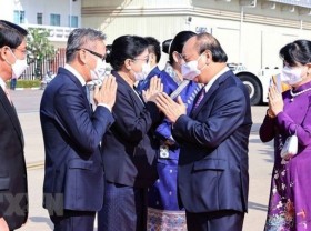 Image: President Nguyen Xuan Phuc arrives in Vientiane
