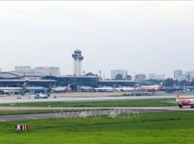 Image: Transport Ministry suspends flights between provinces imposing social distancing
