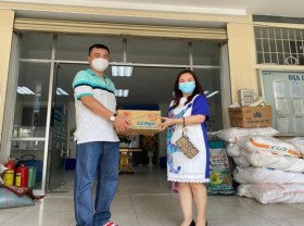 Image: UOB Vietnam donates food to families affected by lockdowns in HCMC
