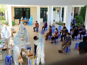 Image: Vietnam reports 8,800 new Covid cases, 298 fatalities